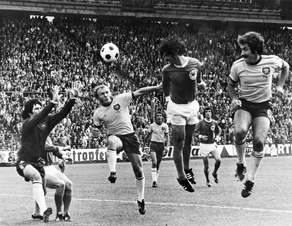 أرشيفية - من مواجهة ألمانيا وأستراليا في مونديال 1974 (Getty)