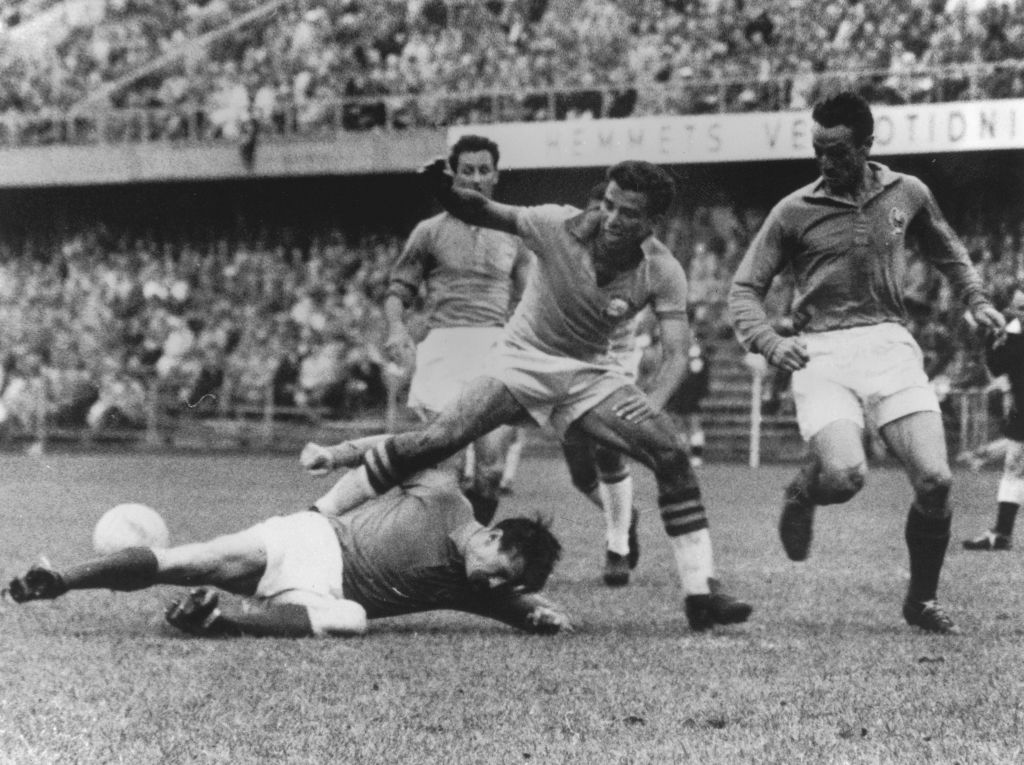 من لقاء البرازيل وفرنسا في نصف نهائي مونديال 1958 (Getty) ون ون winwin