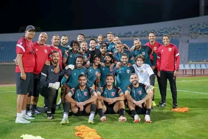 صورة جماعية للأمير الحسين مع لاعبي منتخب الأردن