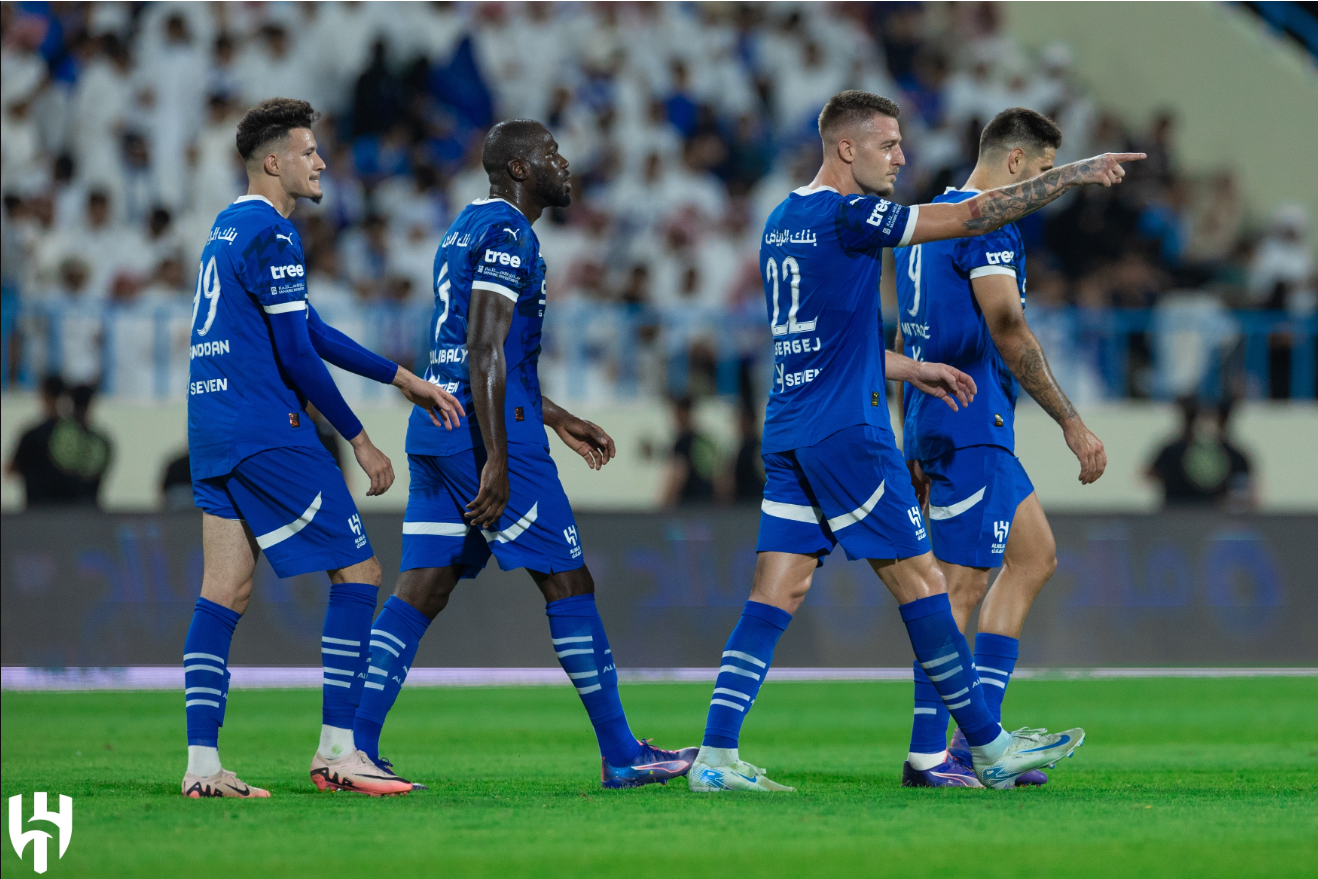 لقطة من احتفال لاعبي نادي الهلال السعودي خلال مباراة الأخدود