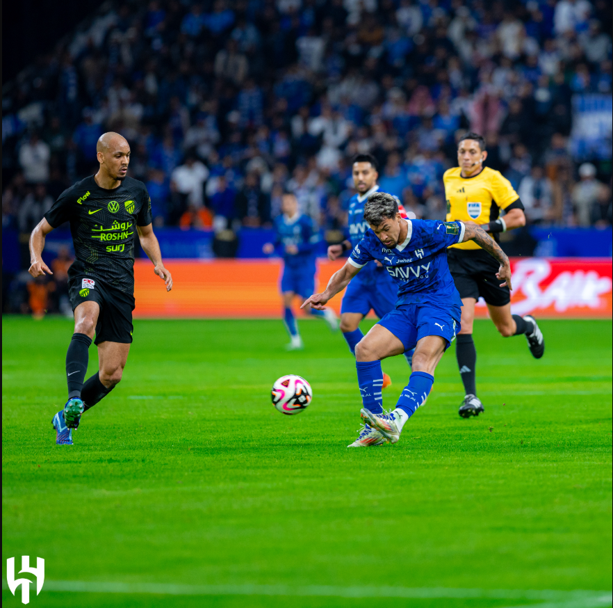 لقطة من مباراة الهلال السعودي أمام نظيره الاتحاد في ربع نهائي كأس خادم الحرمين الشريفين