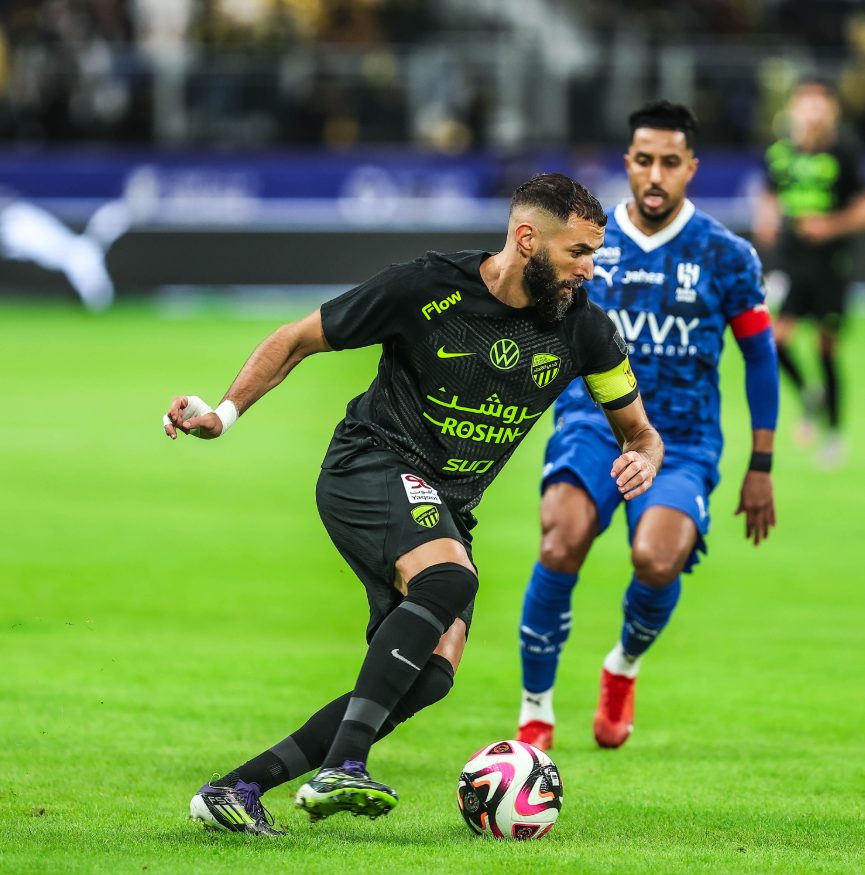 الفرنسي كريم بنزيما تألق في مباراة الاتحاد والهلال بربع نهائي كأس خادم الحرمين الشريفين