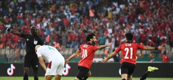 فرحة لاعبي منتخب مصر بتسجيل الهدف الثاني أمام المغرب (Getty)