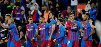 فرحة لاعبي برشلونة بهدف قائد الفريق سيرجيو بوسكيتس في شباك مايوركا ون ون winwin الدوري الإسباني (Getty)