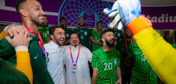 وزير الرياضة السعودي الأمير عبدالعزيز بن تركي الفيصل يحتفل بالفوز على الأرجنتين في كأس العالم 2022 ون ون winwin