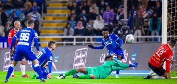 من لقاء الهلال والرائد في الدوري السعودي ون ون winwin