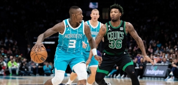 ماركوس سمارت رقم 36 من فريق بوسطن سيلتيكس تيري روزير رقم 3 من شارلوت هورنتس - Marcus Smart #36 of the Boston Celtics guards Terry Rozier #3 of the Charlotte Hornets غيتي ون ون winwin Getty