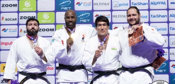 الفرنسي تيدي رينر المتوج بذهبية فوق 100 كلغ الثاني على اليسار(IJF)