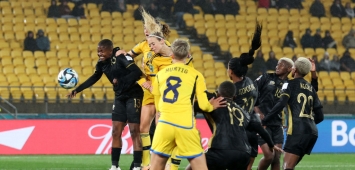 صراع كبير بين لاعبات السويد وجنوب أفريقيا في كأس العالم للسيدات (Getty) ون ون winwin