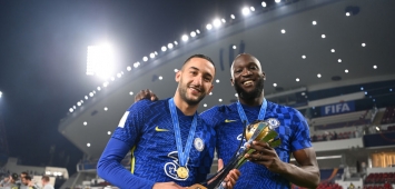 المغربي حكيم زياش والبلجيكي روميلو لوكاكو أبرز المنبوذين في تشيلسي هذا الصيف (Getty) ون ون winwin