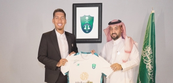 من تقديم البرازيلي فيرمينيو (يسار) لاعبا جديدا للأهلي السعودي (twitter/ ALAHLI_FC) ون ون winwin