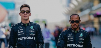 البريطانيين لويس هاميلتون وجورج راسل سائقي فريق مرسيدس للفورمولا واحد (Twitter/MercedesAMGF1) وين وين winwin