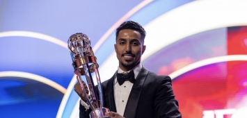 من تتويج السعودي سالم الدوسري بجائزة أفضل لاعب في قارة آسيا 2022 (X/@Alhilal_FC)