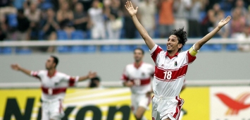 عبدالله أبو زمع قدم عروضًا مميزة مع منتخب الأردن في كأس آسيا 2004 (X/JFA) ون ون winwin