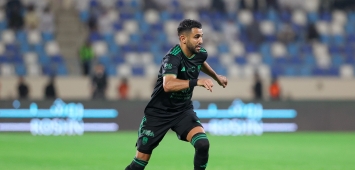 من مشاركة الجزائري رياض محرز مع فريقه الأهلي ضد الأخدود ضمن الدوري السعودي (X/ALAHLI_FC) ون ون winwin