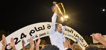 رئيس نادي الفتوة مدلول العزيز يرفع كأس سوريا (winwin) ون ون winwin