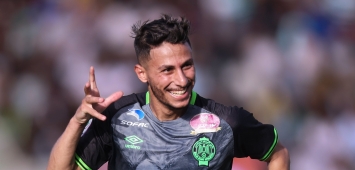 الجزائري يسري بوزوق مهاجم الرجاء الرياضي المغربي
