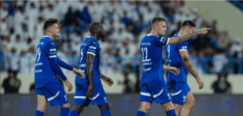 لقطة من احتفال لاعبي نادي الهلال السعودي خلال مباراة الأخدود