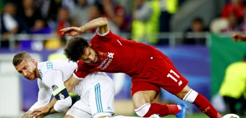 لحظة تعرض محمد صلاح للإصابة على يد سيرخيو راموس في نهائي دوري أبطال أوروبا