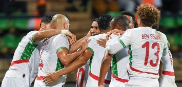 لاعبو منتخب المغرب يحتفلون بهدف في شباك الغابون