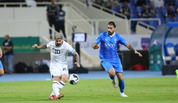 الهلال يتخطى الشباب ويضرب موعدا مع النصر في النهائي