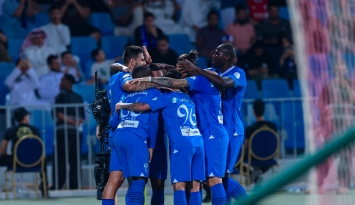 احتفال لاعبي الهلال بالفوز الثمين على الاتفاق 