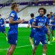 ثنائي الهلال السعودي ياسر الشهراني (يمين) وأندريه كاريو (يسار) خلال تدريبات الفريق بملعب لوسيل (twitter/alhilal) ون ون winwin