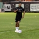 السعودي رياض شراحيلي لاعب نادي الشباب (twitter/ AlShababSaudiFC) ون ون winwin 