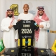 صورة من توقيع البرازيلي فابينيو لعقد انتقاله مع نادي اتحاد جدة السعودي (twitter/ ittihad) ون ون winwin 