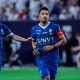 قائد الهلال السعودي سالم الدوسري يحتفل بهدفه في مرمى الفيحاء