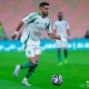 لاعب الأهلي السعودي رياض محرز